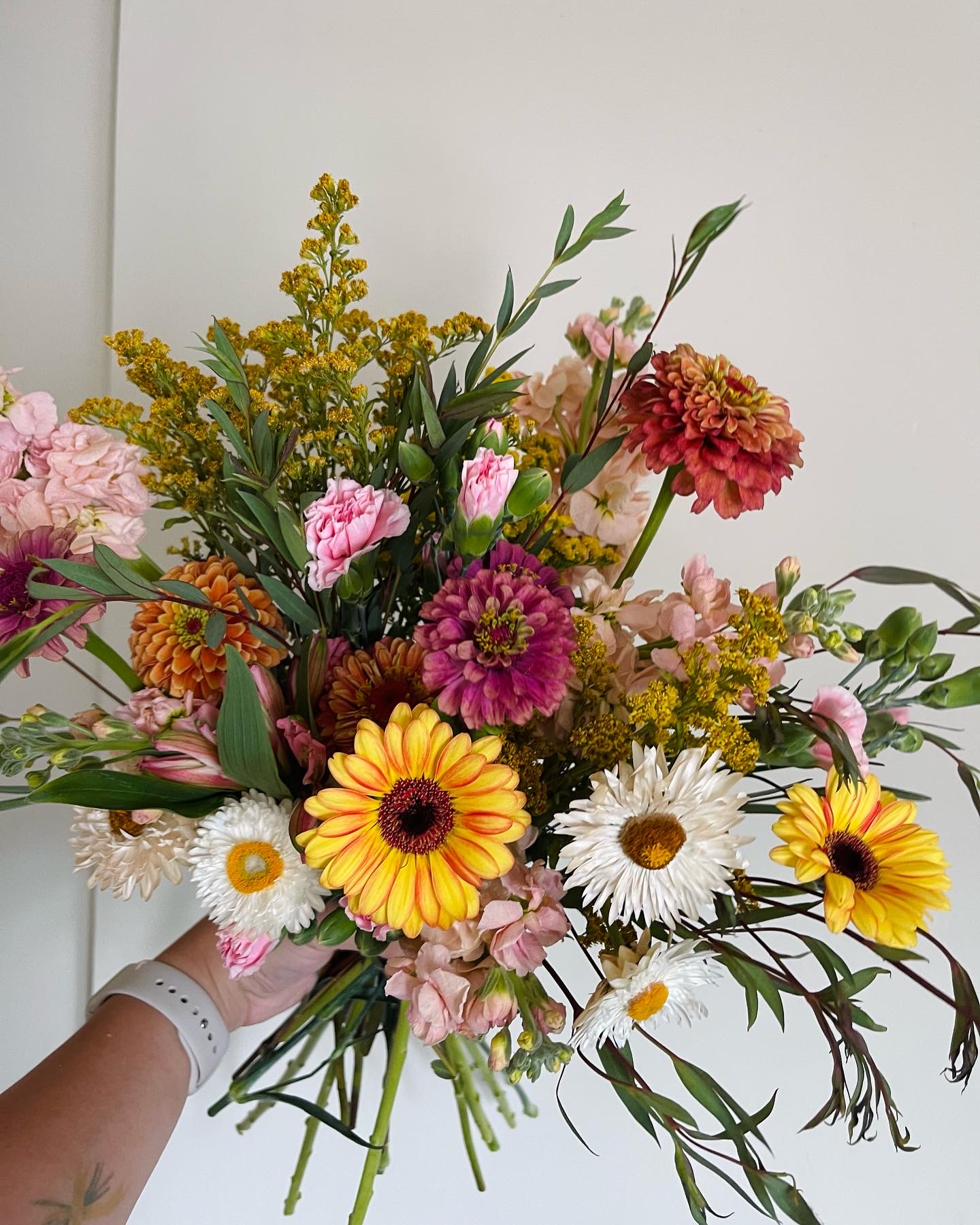 a hand holding flowers